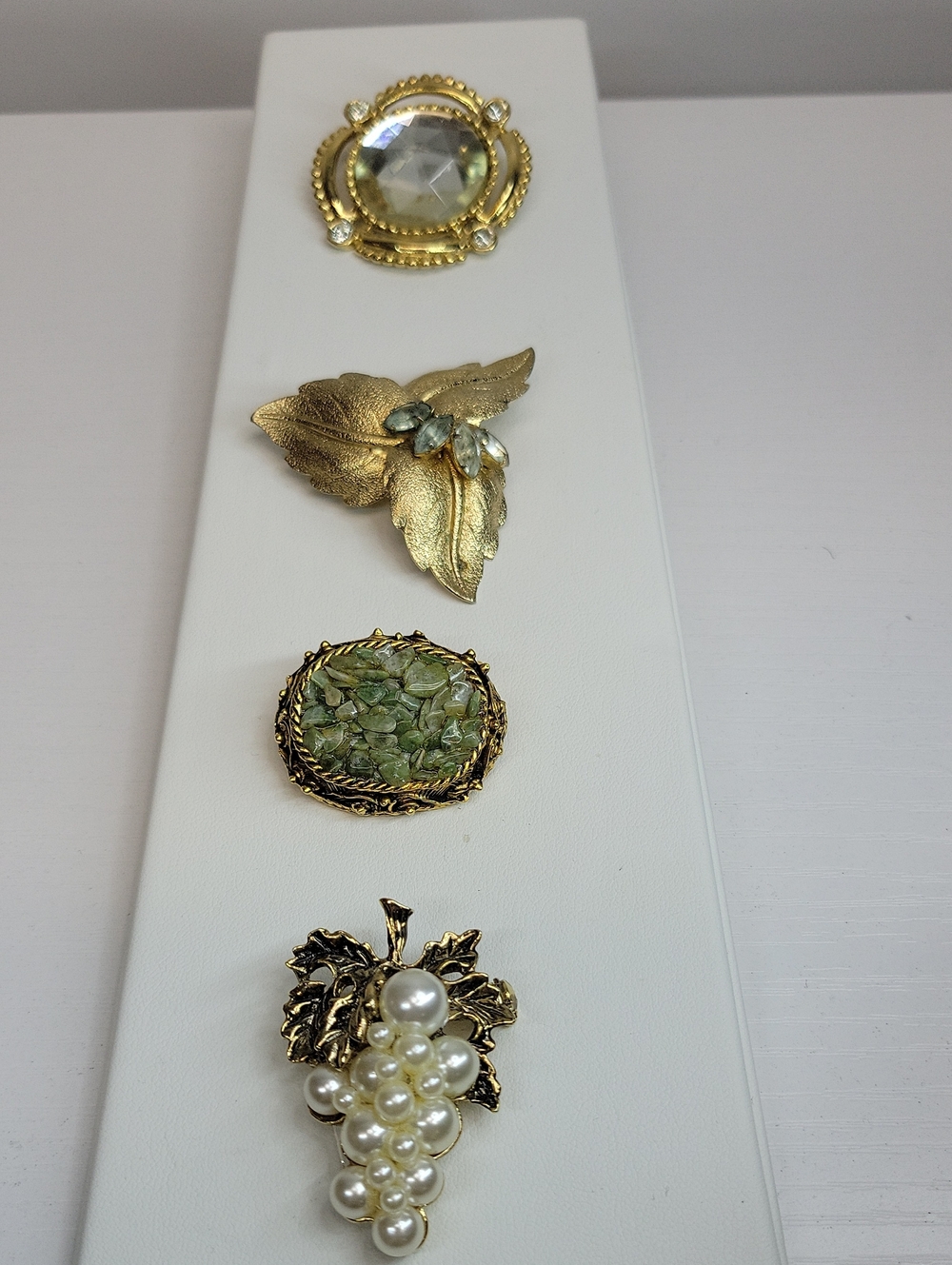 Vintage Brooch Set